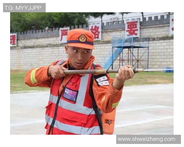 足球明星训练中的毅力与坚持展现了他们追求卓越的决心与精神风貌 足球明星训练中的毅力与坚持展现了他们追求卓越的决心与精神风貌