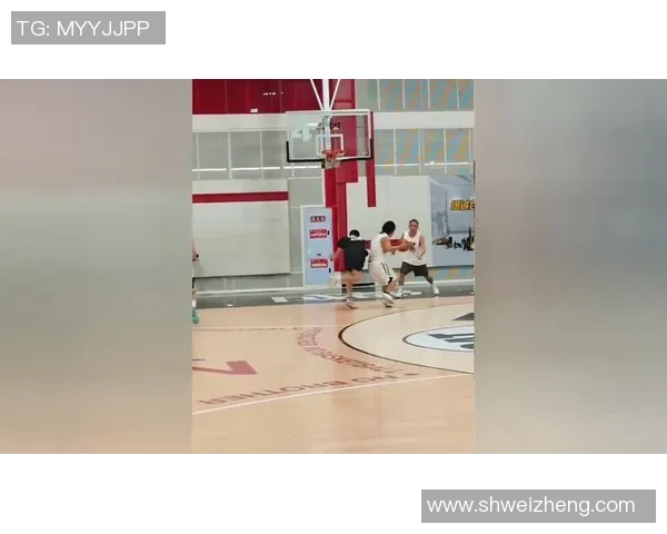 男明星在夏天打篮球的乐趣与挑战探讨